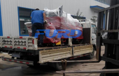 福瑞得機(jī)械座駕壓路機(jī)，路面開槽機(jī)成功裝車及時(shí)發(fā)貨