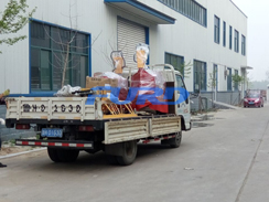福瑞得機(jī)械手扶壓路機(jī)、框架整平機(jī)已成功裝車及時發(fā)貨